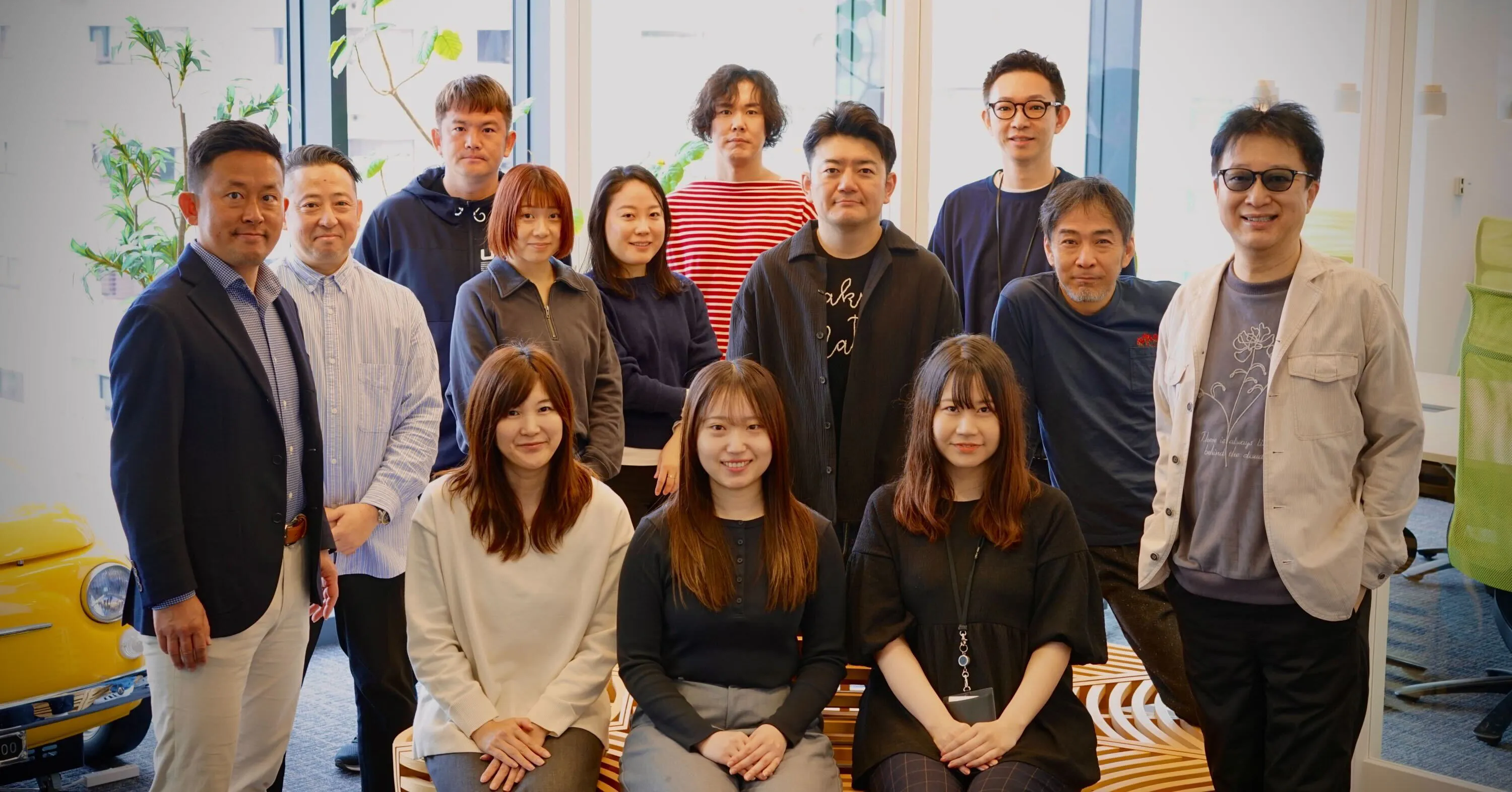 採用情報の社員集合写真